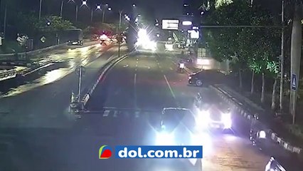 Motorista cai de uma altura de 12 metros após se confundir com orientações do GPS no Google Maps