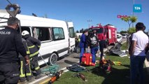 Tur minibüsü, sulama tankerine çarptı 5'i turist 6 yaralı