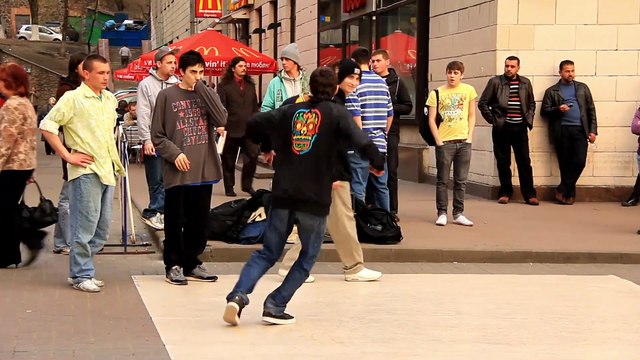 31)_ Music. Croc. Hip-hop et rap. Genre. En colère. RalphReal