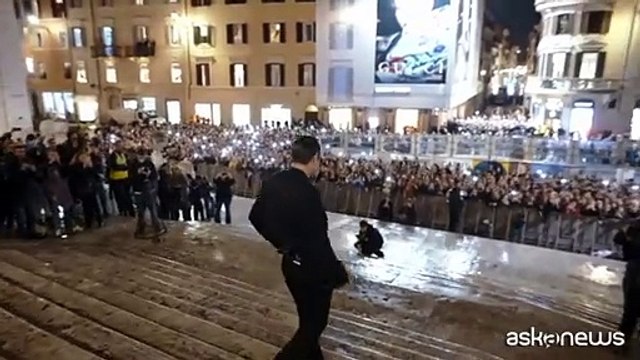 Achille Lauro, il video dello show a sorpresa in piazza di Spagna