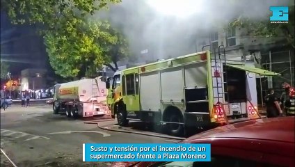 Susto y tensión por el incendio de un supermercado frente a Plaza Moreno
