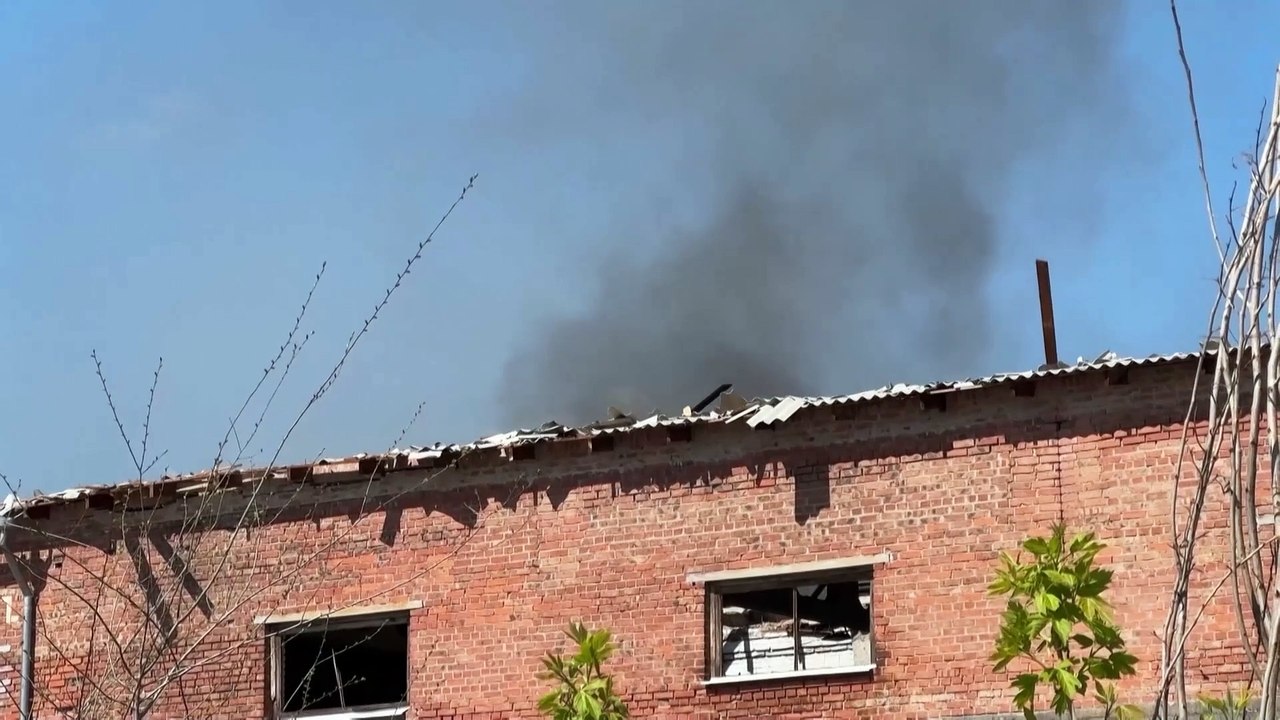 NO COMMENT: El humo se eleva sobre la ciudad ucraniana de Sumy tras los ataques de drones rusos