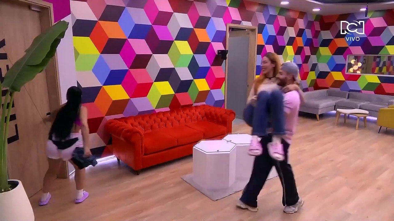 Las reacciones de celebridades por TRIUNFO de Peluche | La casa de los famosos Colombia