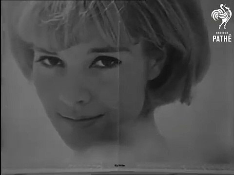 26 Avril 1965 – Johnny Hallyday Soldat : Reportage British Pathé