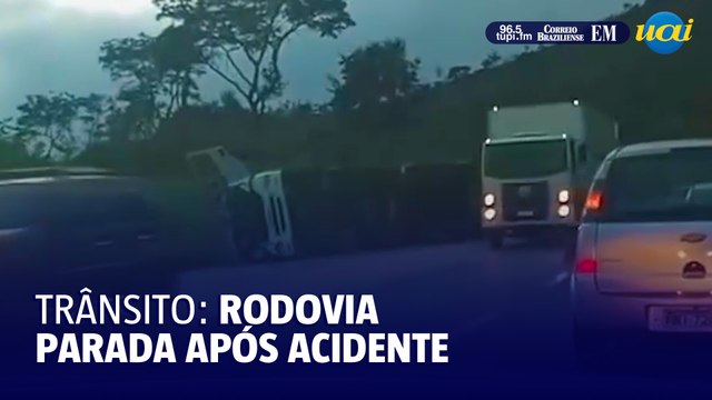 BR-381: carreta tomba e complica o trânsito na saída de BH