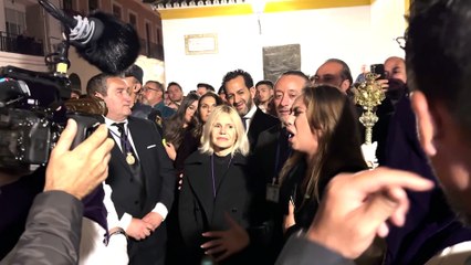 La Reina Sofía, una más en la Semana Santa de Sevilla, concentra todas las miradas