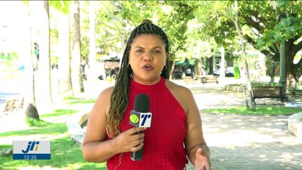 Vândalos incendeiam agência da caixa econômica