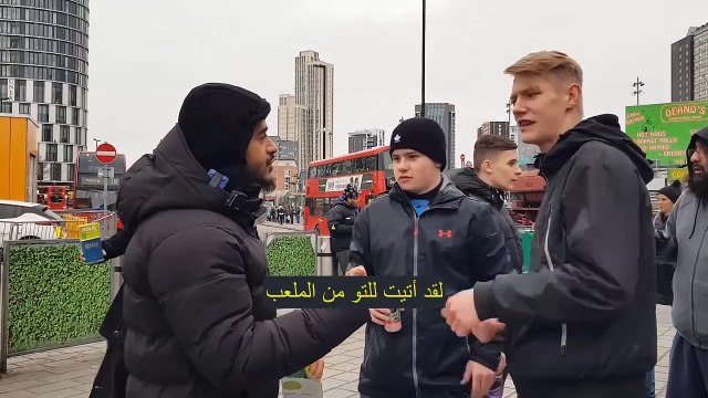 Speakers corner - An English young man is afraid of fasting! Preacher Hamza and an English young man (arabic subtitle)