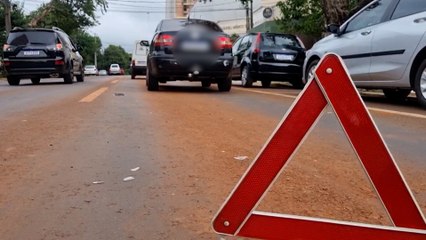Ao sair de estacionamento, Pole se envolve em acidente com Fiorino no Centro de Cascavel