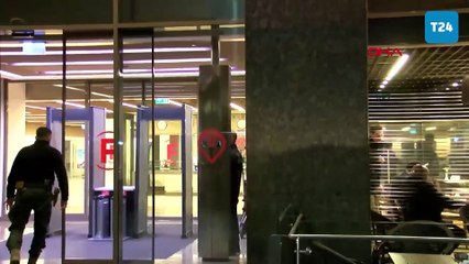 DEM Parti milletvekilleri Sırrı Süreyya Önder'in kaldırıldığı hastaneye gitti