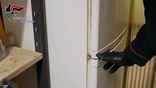 Reggio Calabria - Armi nascoste nel freezer, uomo arrestato (15.04.25)