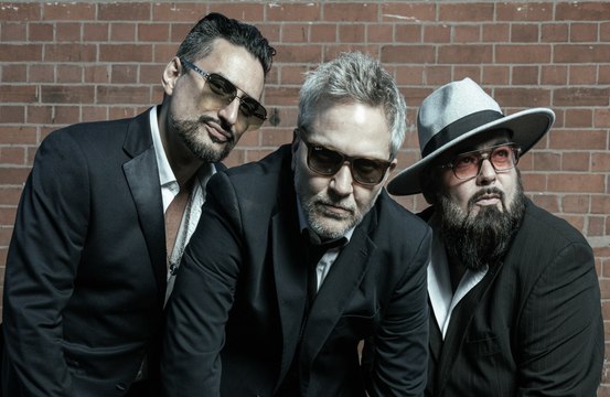 ファン・ラヴィン・クリミナルズ、15年ぶりのアルバムをリリースへ