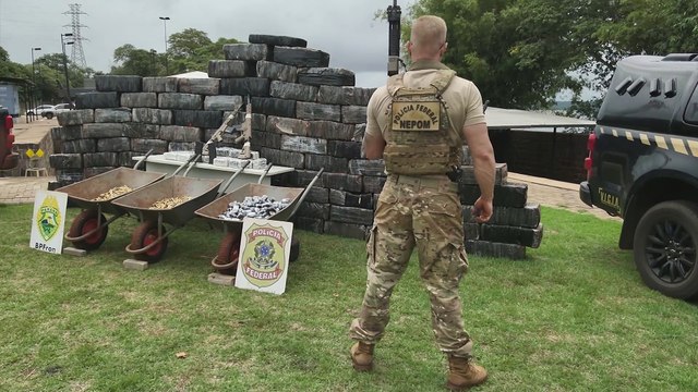 PF e BPFron apreendem fuzis, munições e 1,6 tonelada de maconha em Mercedes