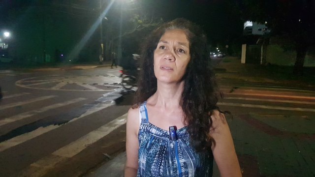 Rapaz fica ferido após acidente entre carro e moto na Av. Guaíra