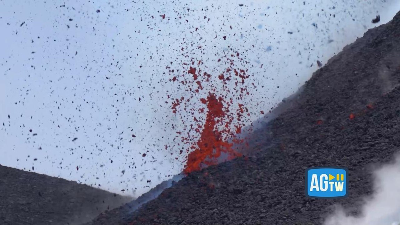 Le spettacolari fontane di lava dal cratere Sud-Est dell'Etna