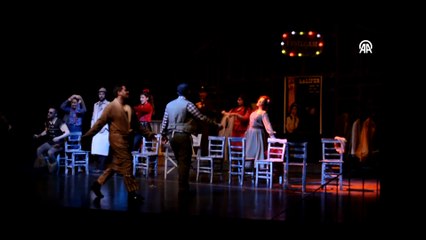 Bursa\'da \'Profesyonel\' ve \'Yeşil Çam\' tiyatro oyunu sahnelendi