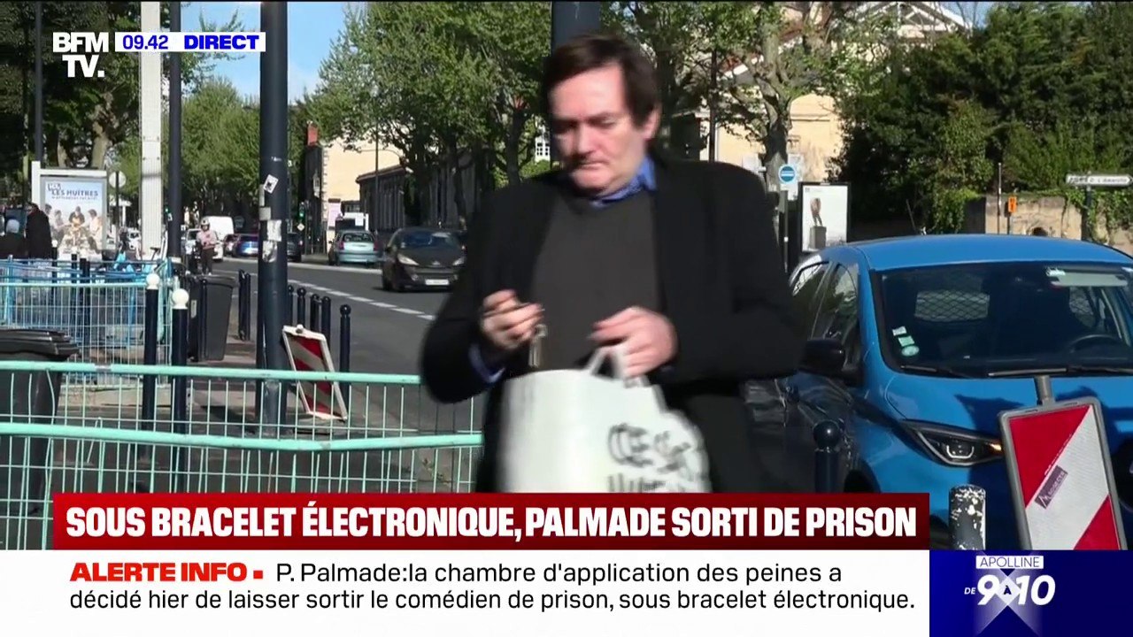 Pierre Palmade: les images de l'humoriste, sous bracelet électronique, de retour à son domicile