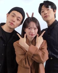 #The8Show cast tries out the 'Cat walking on the frozen river meme' in the #Netflix #Photobooth