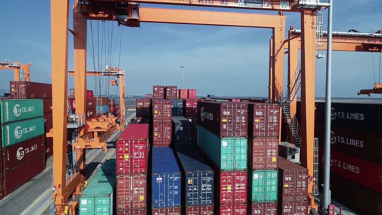 Xi Jinping Urges Vietnam to Join China in Opposing Trump's Tariff Tactics