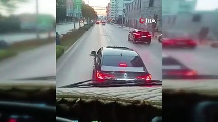 İzmir'de yol ortasında arabasını durdurup diğer şoföre saldırdı!