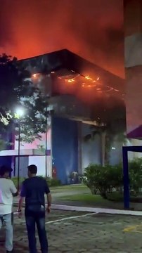 Incêndio de grandes proporções é registrado na PUC de Curitiba
