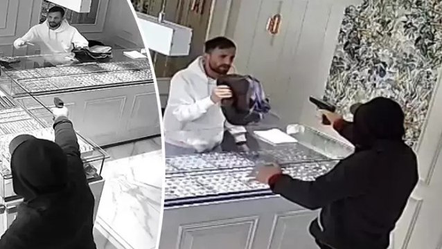 Selam verip girdiği kuyumcuyu soymak için silah çekip böyle ateş açtı