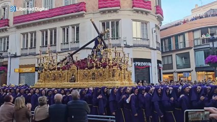 La lluvia obliga a cubrir con plásticos el cristo de Jesús Nazareno de los Pasos en Málaga