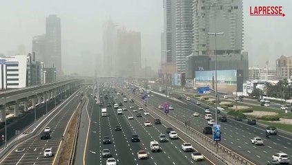 Tempeste di sabbia e smog in Medio Oriente, l'aria irrespirabile a Dubai
