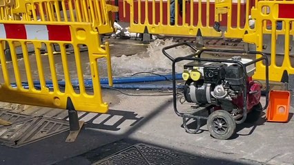 Watch: Water leak outside Newton Abbot pub