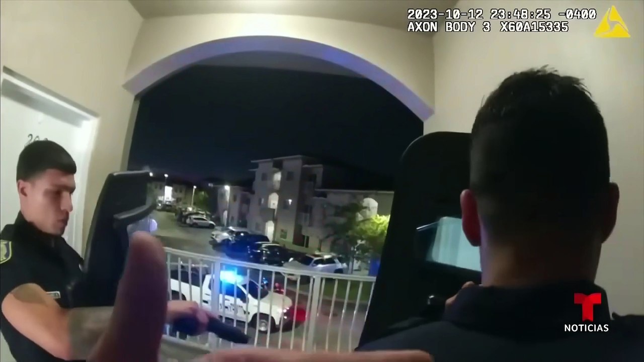 Revelan imágenes del arresto del menor acusado de matar a su madre en Miami - Noticias Telemundo