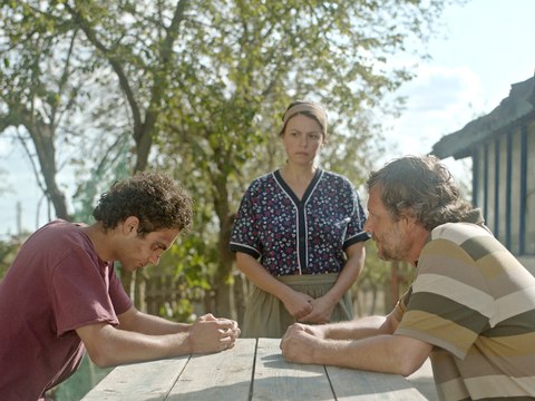 Three Kilometres to the End of the World (Trois kilomètres jusqu'à la fin du monde): Trailer HD VO st FR/NL