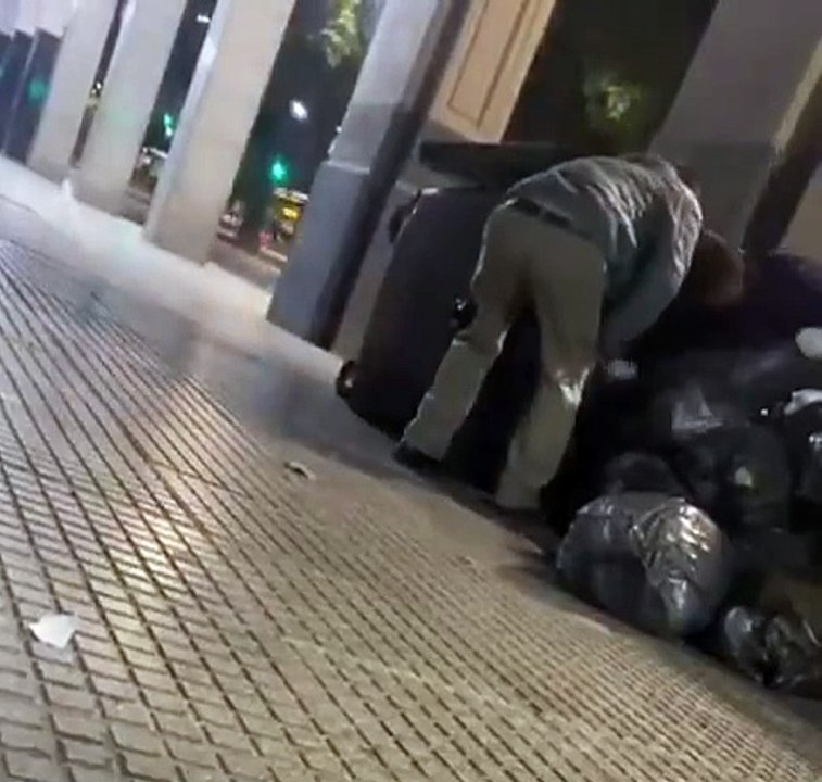 Ciudad denunció a dos personas por "vaciar basura en la vereda"