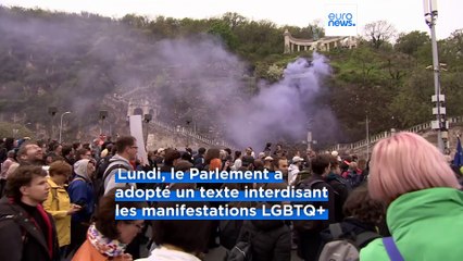 Hongrie : des centaines de personnes manifestent contre la répression de la communauté LGBTQ