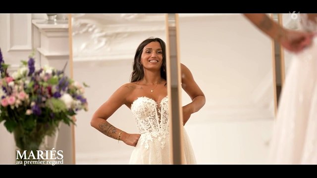 Mariés au premier regard 2025 : la maman de Marina ne valide pas son choix de robe. Ses proches s'inquiètent après avoir découvert que son futur mari est chauve...
