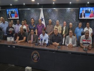 Funcionarios legislativos levantan paro de labores