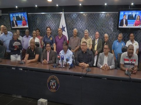 Funcionarios legislativos levantan paro de labores