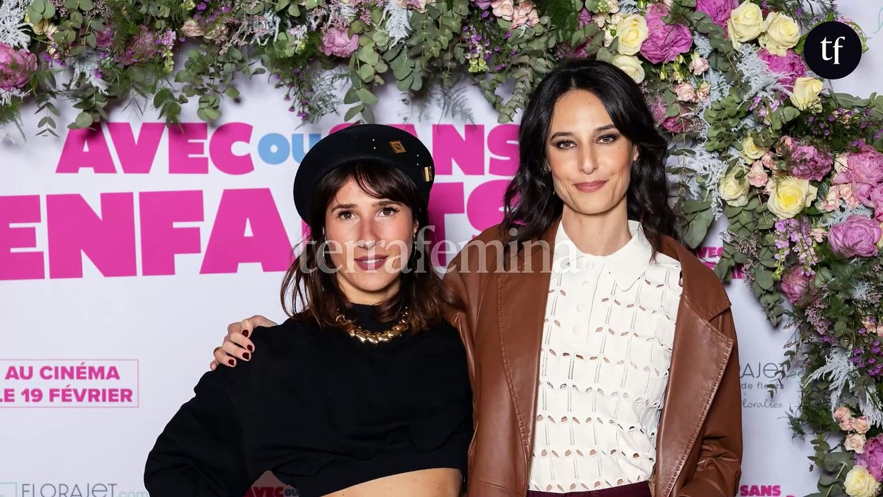 "Quelle vulgarité !" : Cette humoriste montre ses fesses au public et scandalise sur les réseaux sociaux