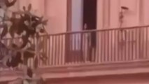 L’apparition d’une femme nue au balcon du palais embarrasse le gouverneur d’une ville du Mexique