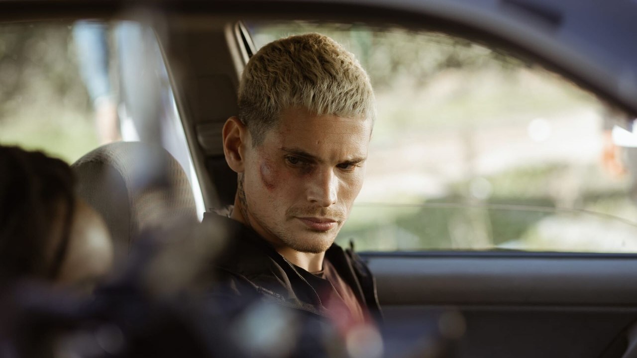 Du crépitement sous les néons