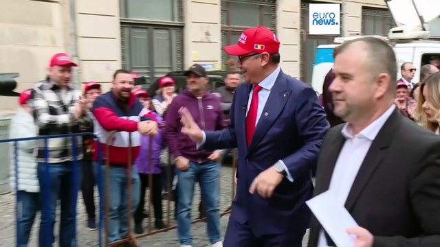 Cerca de 40% dos eleitores romenos continuam indecisos antes das eleições presidenciais