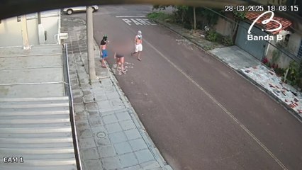 Adolescente vandalizam portão de casa no Sítio Cercado