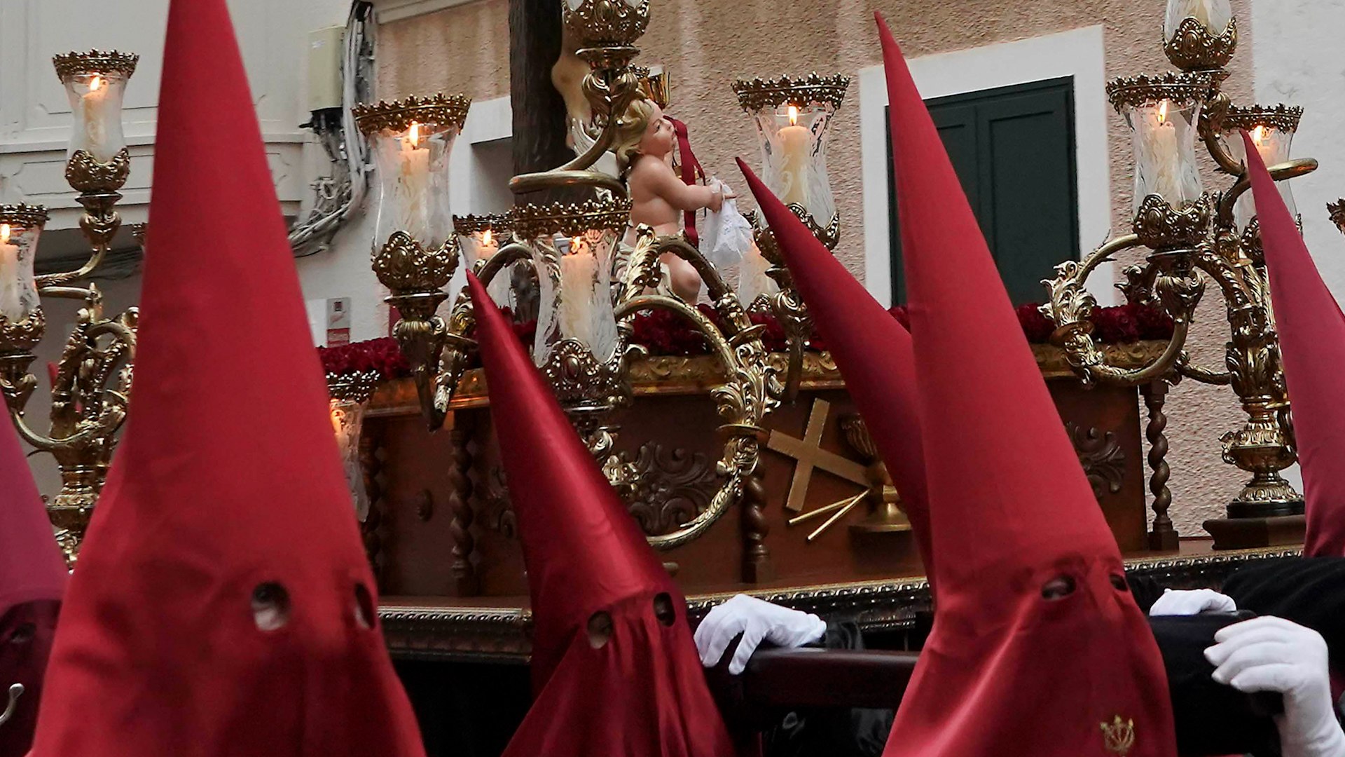 ¿Cuál es el orígen histórico del capirote que llevan los nazarenos en Semana Santa?