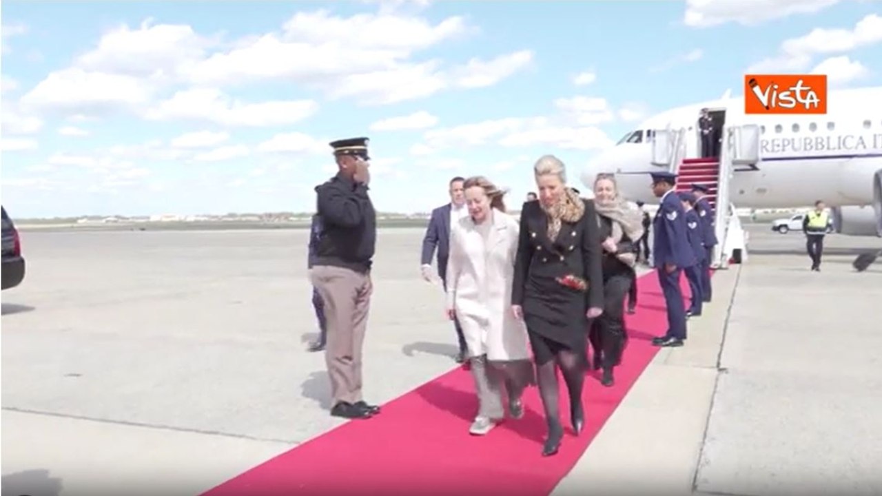 Meloni a Washington per l'incontro con Trump, l'arrivo alla Joint Base Andrews