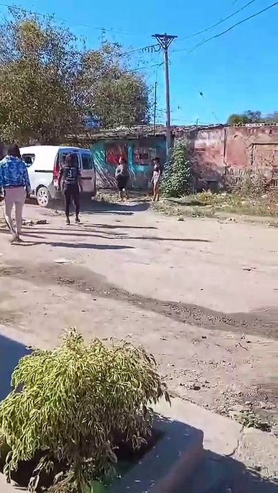 Villa El Sol: un adicto agredió a un vecino y le destruyó la camioneta