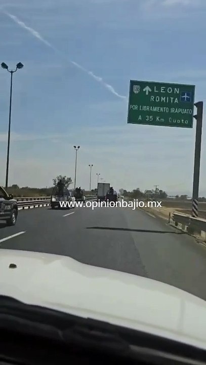 Tras persecución en carretera, logran detener a trailer que embistió patrullas y camiones
