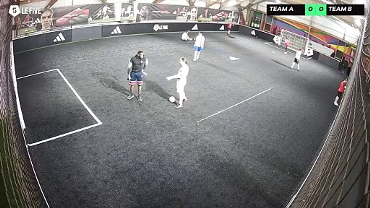 16/04 à 22:30 - Football Terrain adidas (LeFive P18)