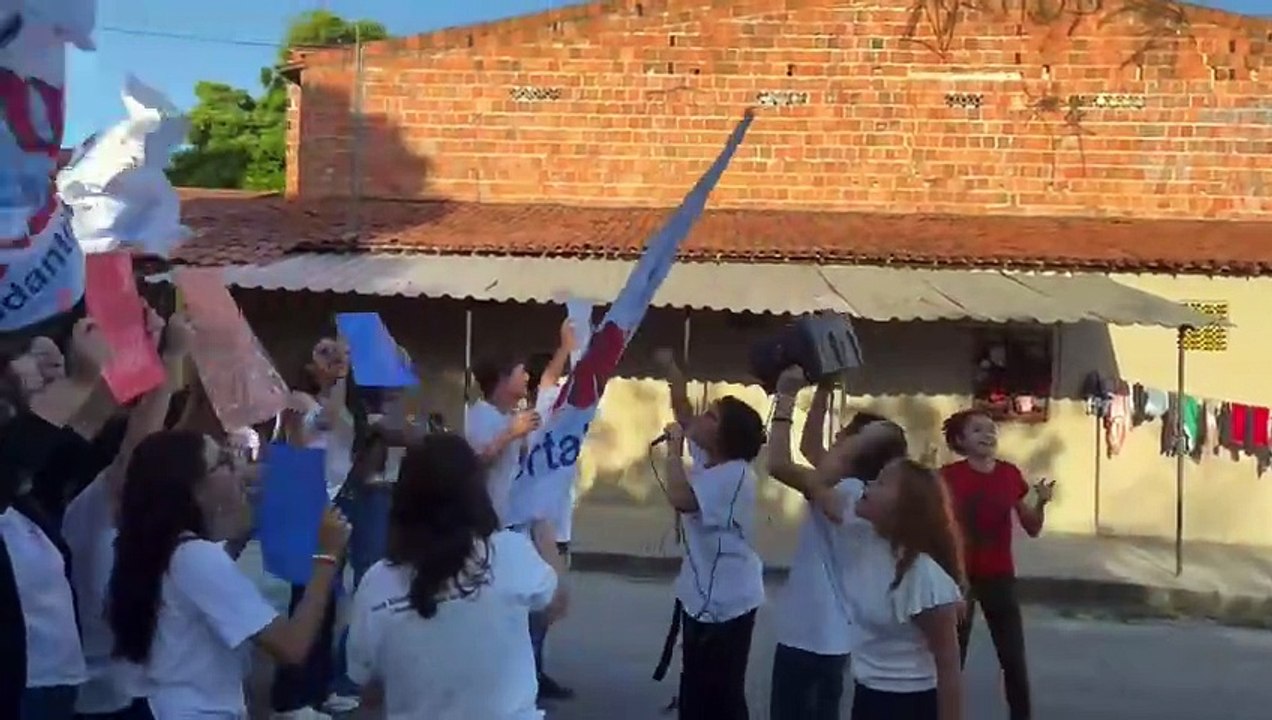 Alunos da EEEP Comendador Miguel Gurgel pedem por melhorias na estrutura do prédio da escola