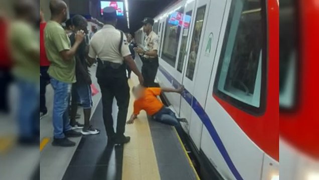 Hombre queda atrapado entre el andén y un vagón del Metro de SD