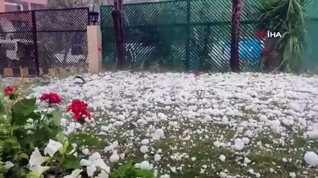 Tenis topu büyüklüğünde dolu yağdı, ortalık savaş alanına döndü!