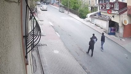 Ayakkabıyı gözüne kestirdi, geri dönüp çaldı!